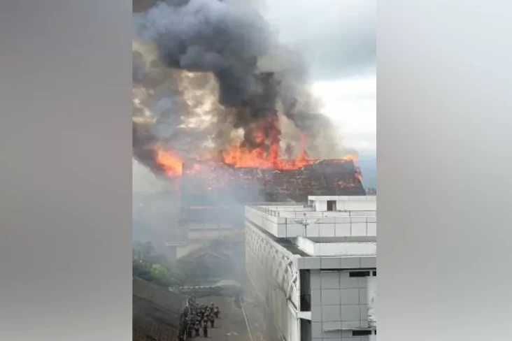 Mataram Membara, Massa...