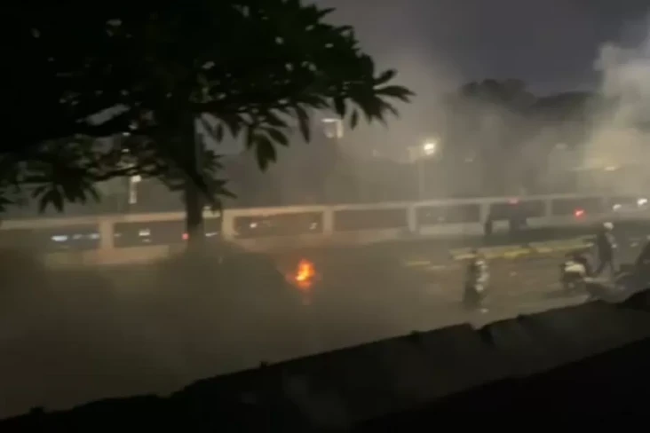 Tembakan Gas Air Mata,...