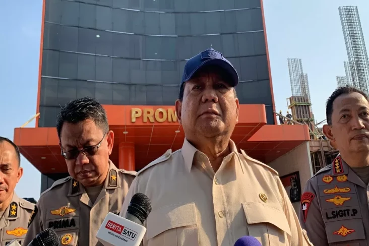 Prabowo Jenguk Polisi...