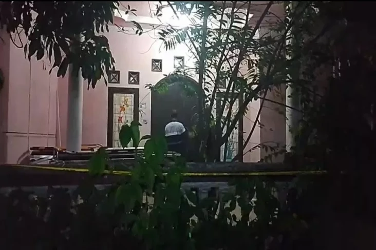 Satu Keluarga Sahroni...