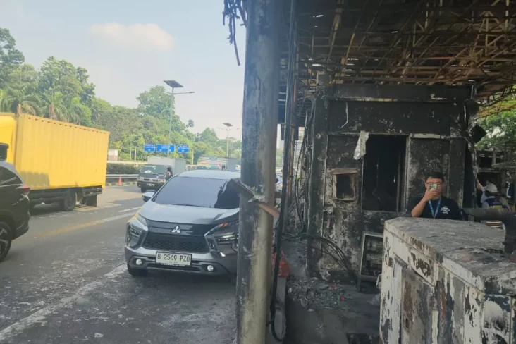 7 Gerbang Tol Dalam...