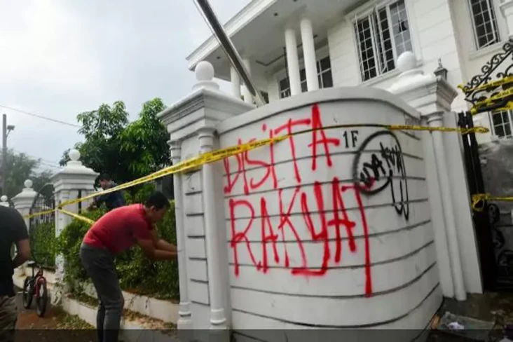 Polisi Tangkap 13 Pelaku...