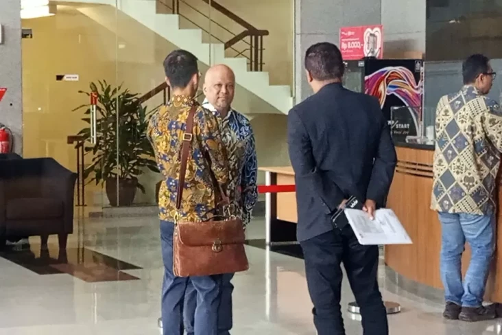 Putra BJ Habibie Penuhi...
