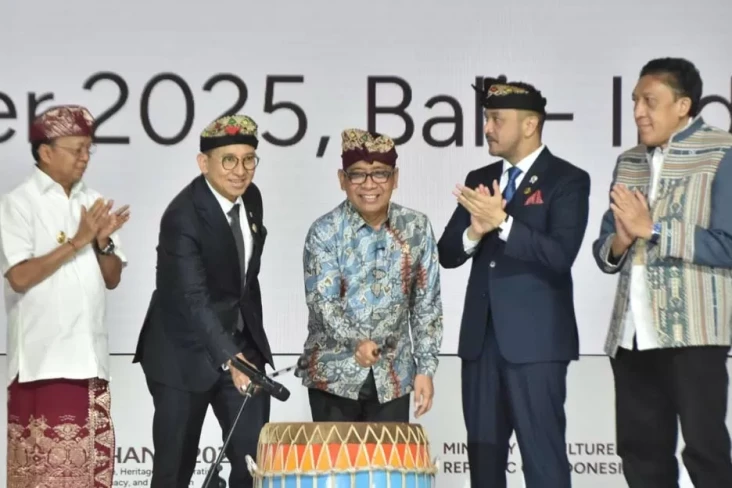 Buka Konferensi Internasional...