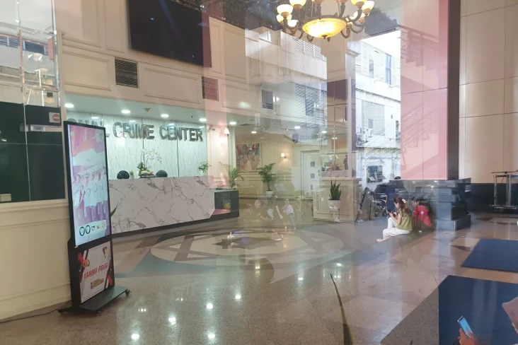 5 Jam Berlalu, Sidang...