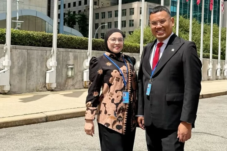 Astrid Kuya Minta Kucingnya...