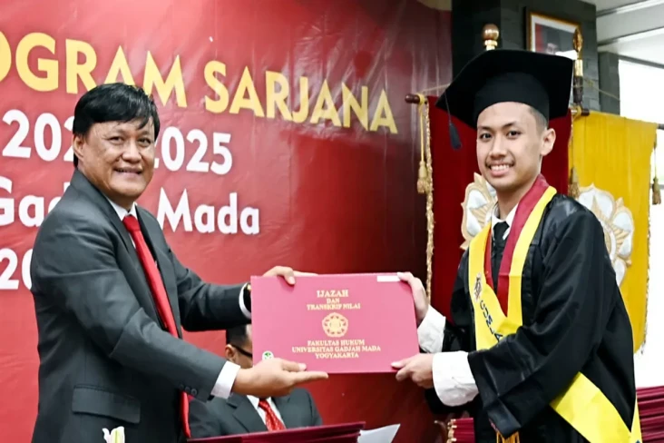Cita-cita Jadi Notaris,...