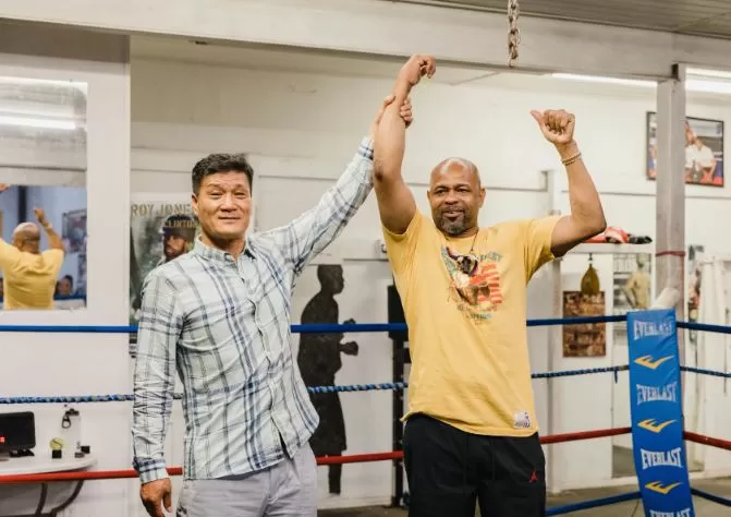 Roy Jones Jr. Raih Medali...