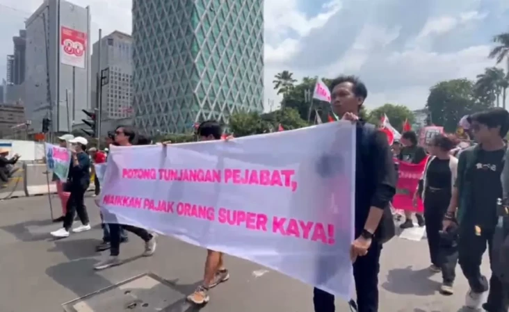 Longmarch Menuju Patung...