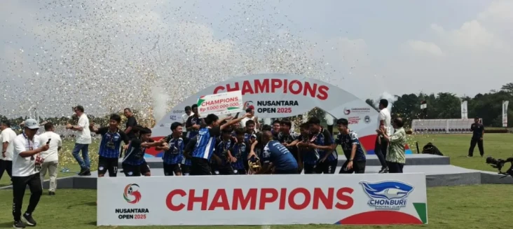 Chonburi FC Sabet Gelar...