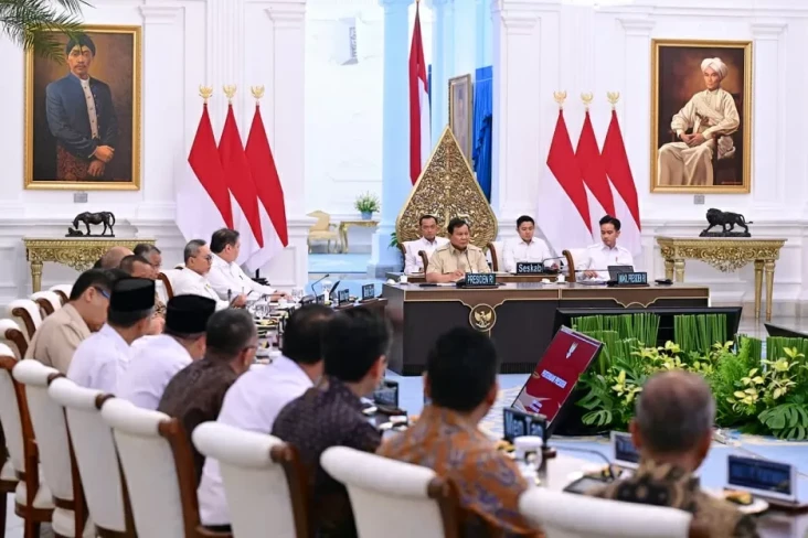 Prabowo Ingatkan Aparat...