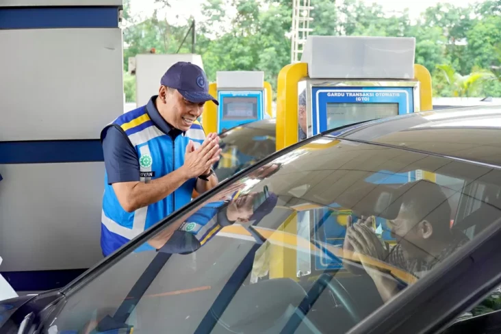 Tebar Bingkisan di GT...
