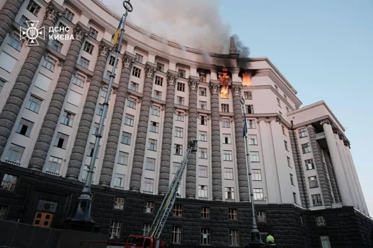 Rusia Bombardir Gedung...