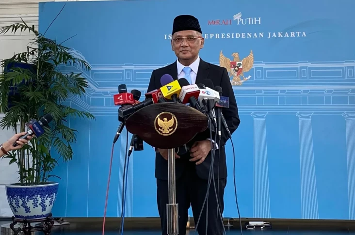 Resmi Jadi Menteri Haji...