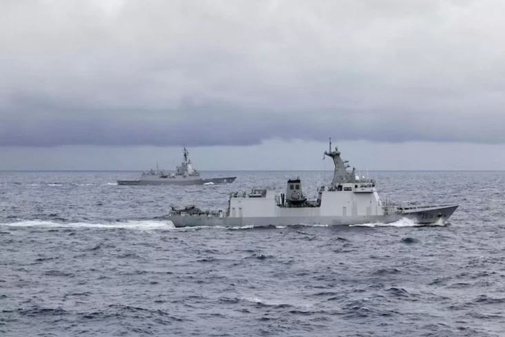 Kapal Perang Australia...