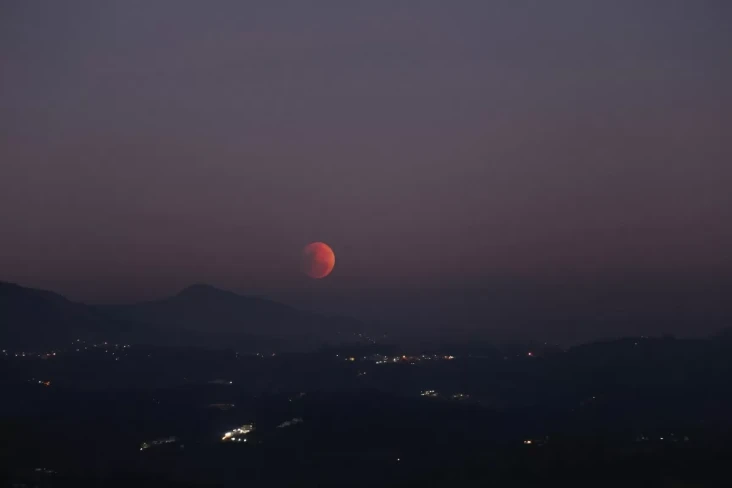 Gerhana Bulan Total...