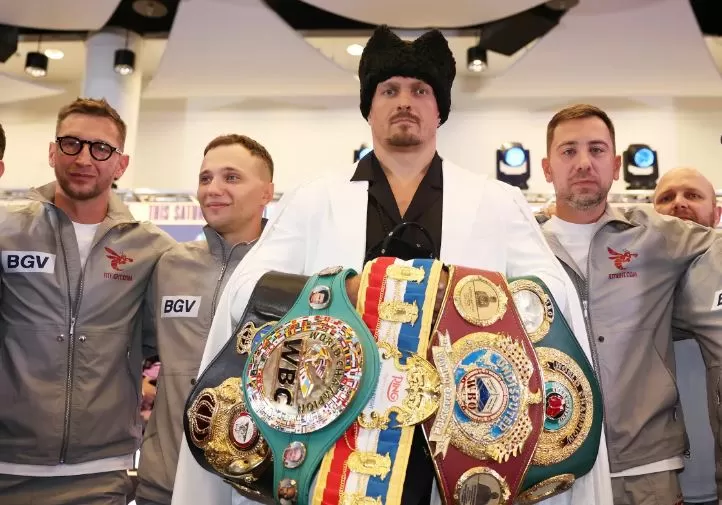 Oleksandr Usyk Hindari...
