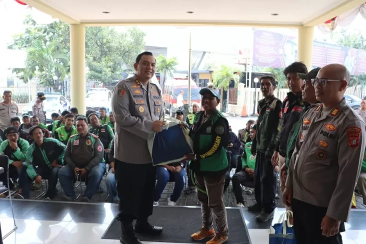 Polres Priok Gelar Bakti...