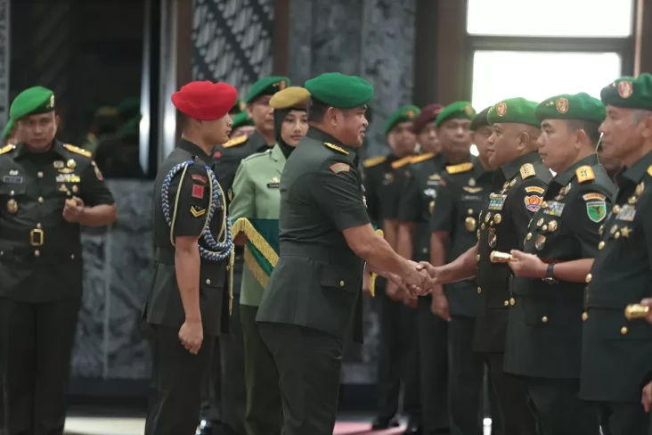 Jenderal Maruli Pimpin...