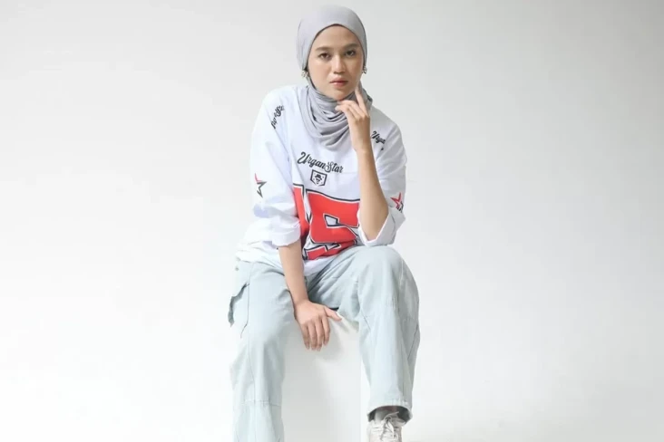 Profil Diva Aurel, Pelantun...