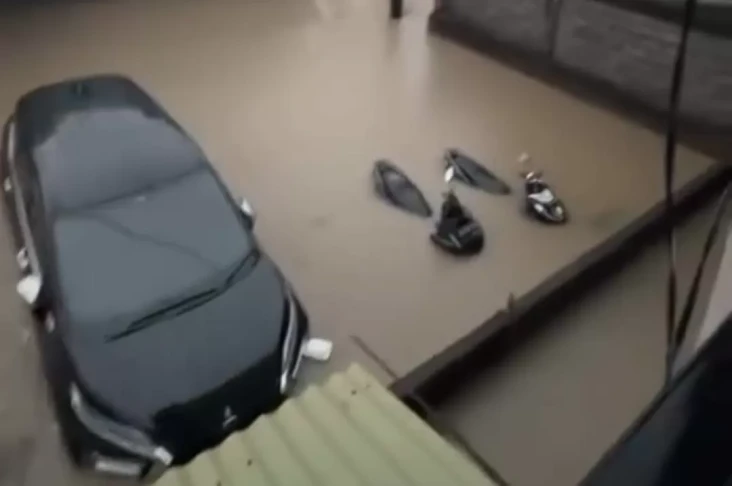 Banjir Terjang Bali,...