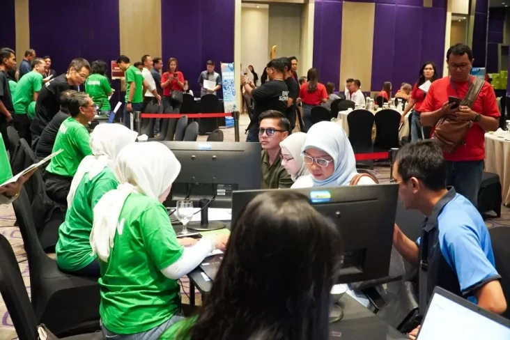 Laris Manis, Penjualan...