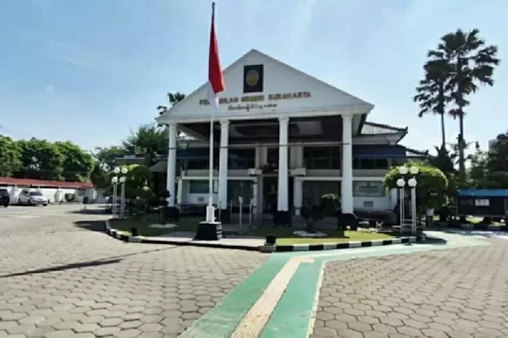 Gugat Ijazah Jokowi,...