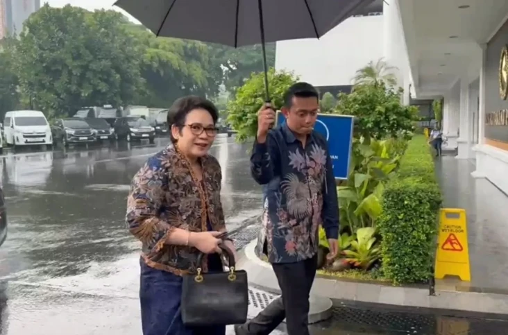 Sarah Sadiqa Merapat...