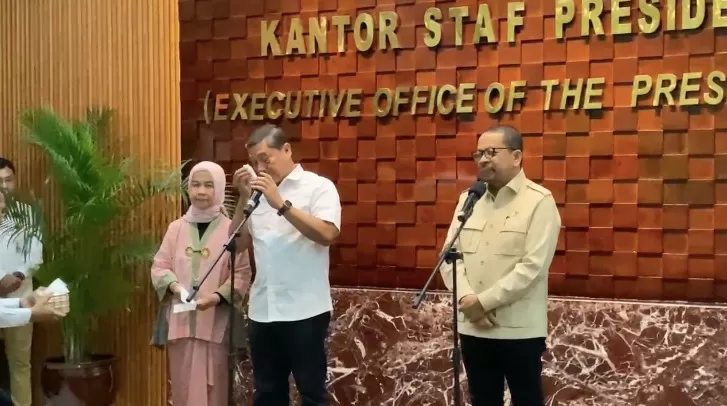 Serahkan Jabatan Kepala...