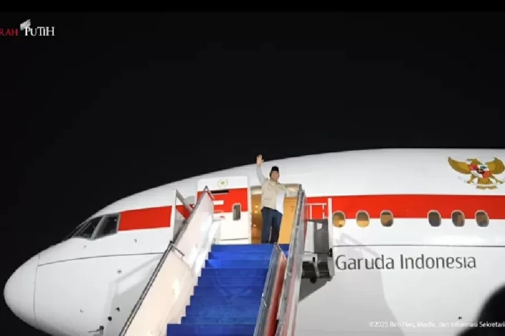 Prabowo Bertolak ke...