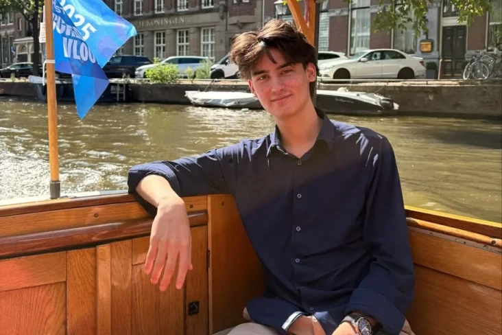 5 Potret Tampan Frederik...