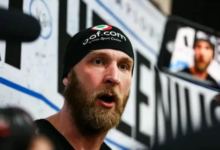 Robert Helenius Mundur...