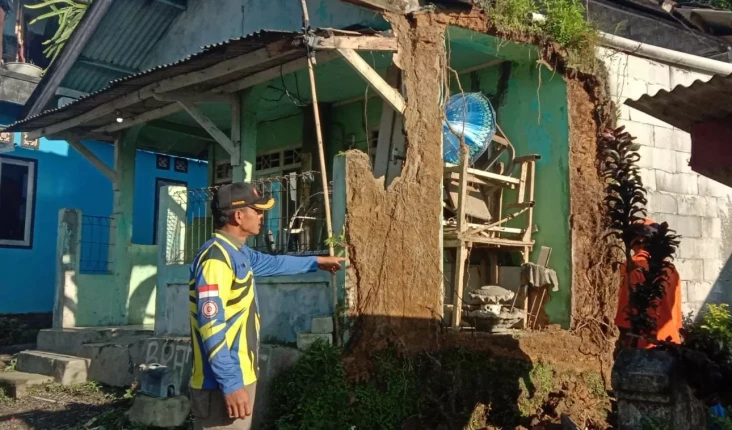 Gempa Sukabumi Rusak...