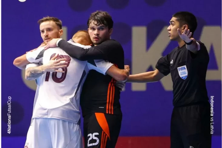 Latvia Sapu Bersih Kemenangan...