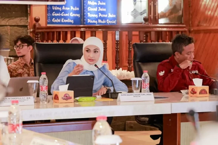 Ketua Fraksi PAN Puji...