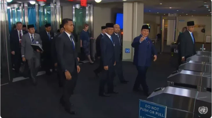 Prabowo Didampingi Didit...