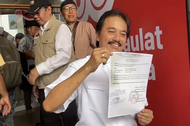Roy Suryo Datangi Kemendikdasmen,...