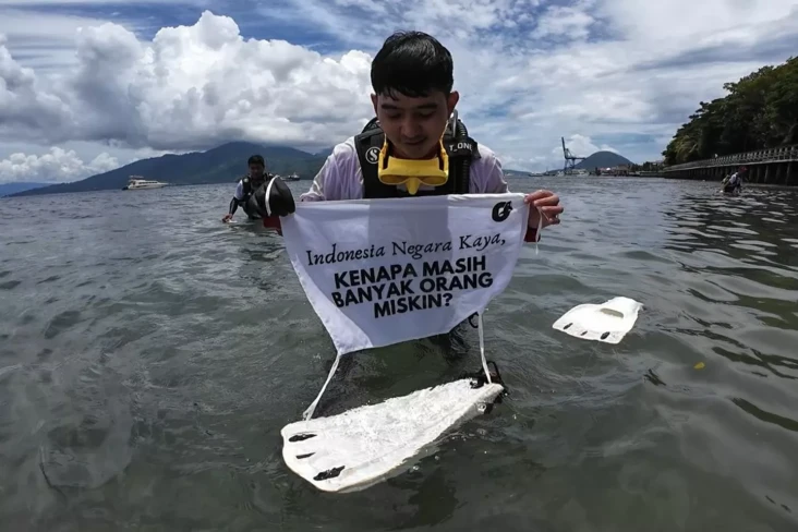 Peringati Hari Maritim...