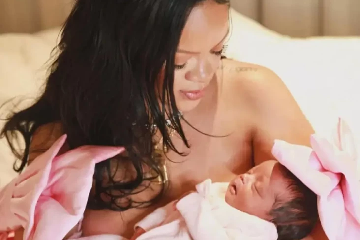Rihanna Melahirkan Anak...