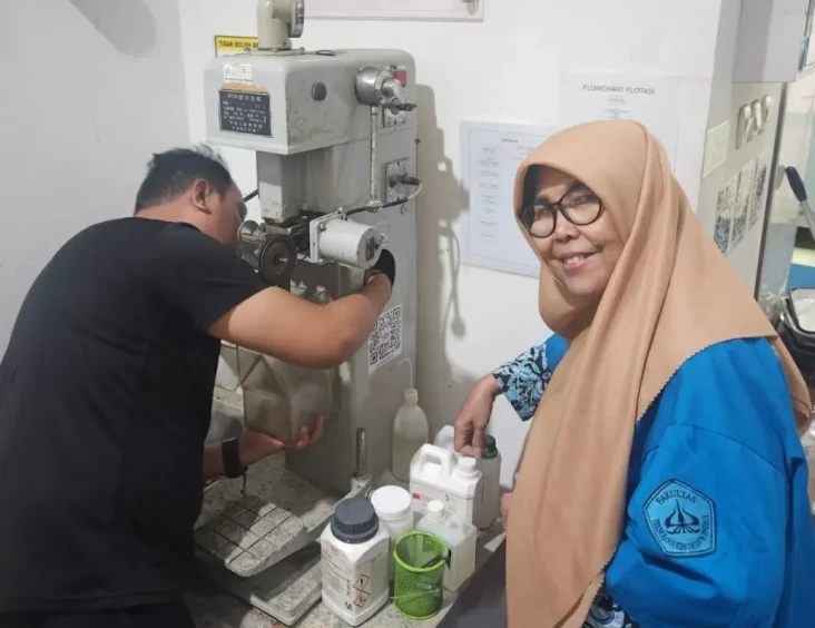 Kisah Wiwik Dahani,...