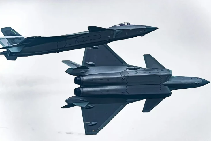 Jet Tempur J-20 China...