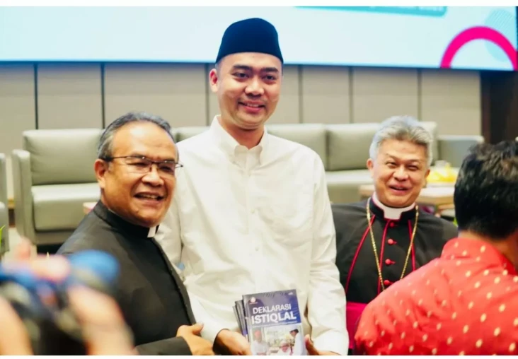 Gereja Baru di Maja...