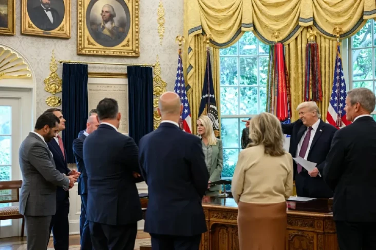 Trump Perintahkan Hukuman...