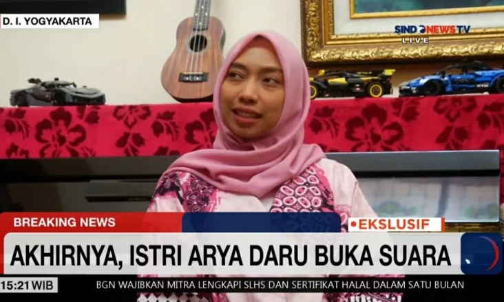 Istri Arya Daru Minta...
