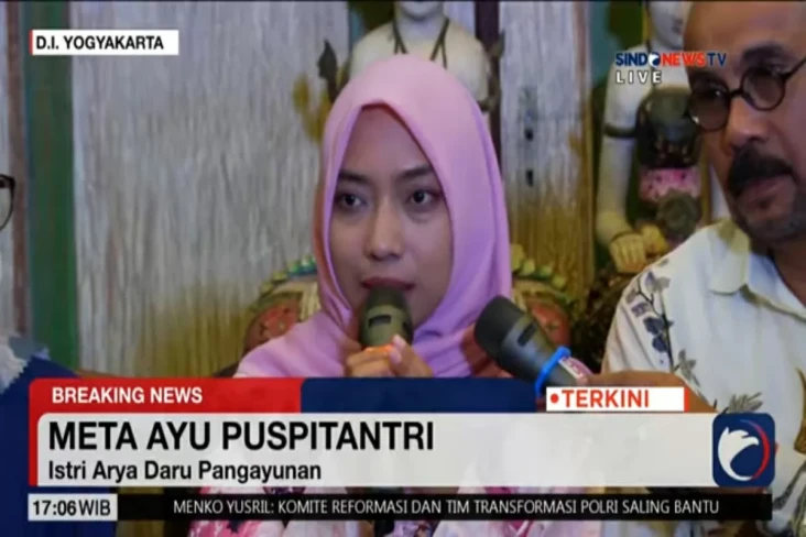 Muncul ke Publik, Istri...