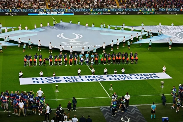 UEFA Gelar Voting untuk...