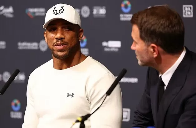 Anthony Joshua Mendadak...