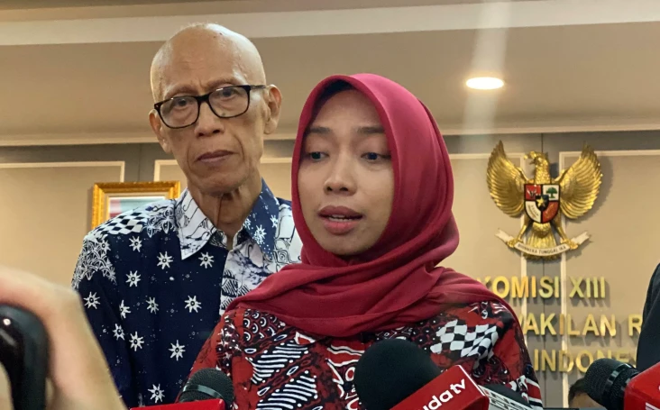 Meta Istri Arya Daru...