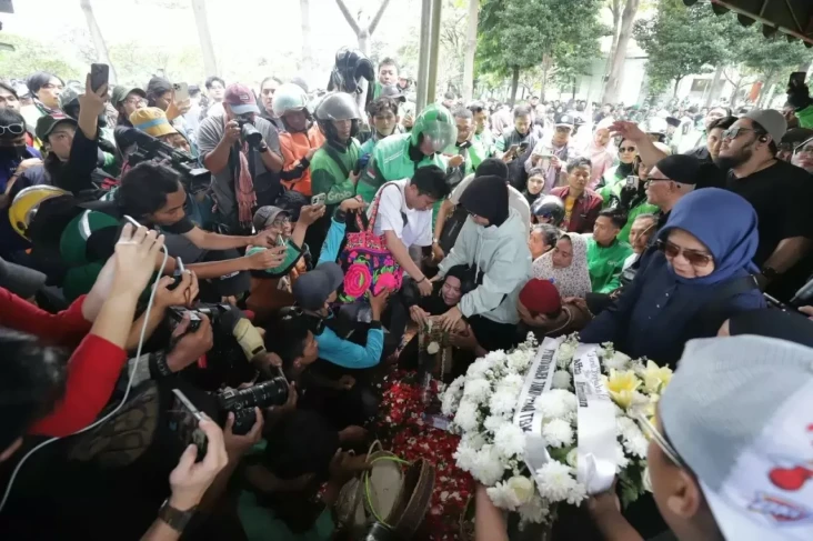 Brimob Penumpang Rantis...