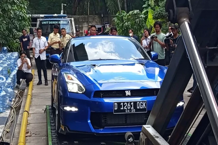 KPK Pindahkan 32 Kendaraan...